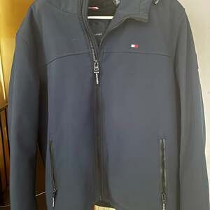 Tommy Hilfiger Men's Sherpa-Lined Softshell Hooded Jacket